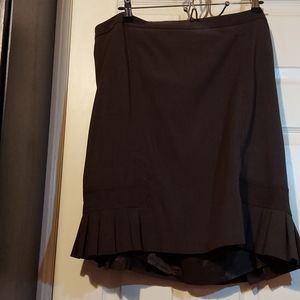 Brown skirt with pleat trim